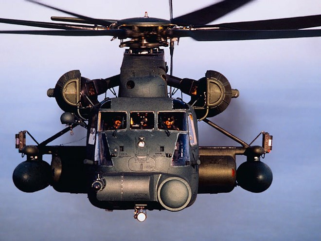 CH-53E cũng có 7 cánh quạt nâng thay vì 6 cánh quạt nâng ở CH-53.